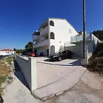 Family-friendly With Swimming Pools Arbanija, Ciovo - 16478 Apartmán Trogir