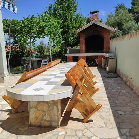 Apartmán Family-friendly With Swimming Pools Arbanija, Ciovo - 16478 Trogir