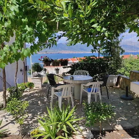 Apartmán Family-friendly With Swimming Pools Arbanija, Ciovo - 16478 Trogir