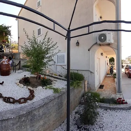 Apartmán Family-friendly With Swimming Pools Arbanija, Ciovo - 16478
