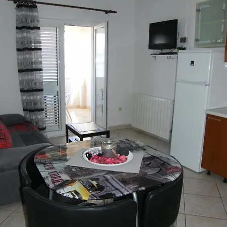Family-friendly With Swimming Pools Arbanija, Ciovo - 16478 Apartment