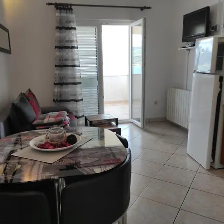 Apartament Family-friendly With Swimming Pools Arbanija, Ciovo - 16478 Trogir