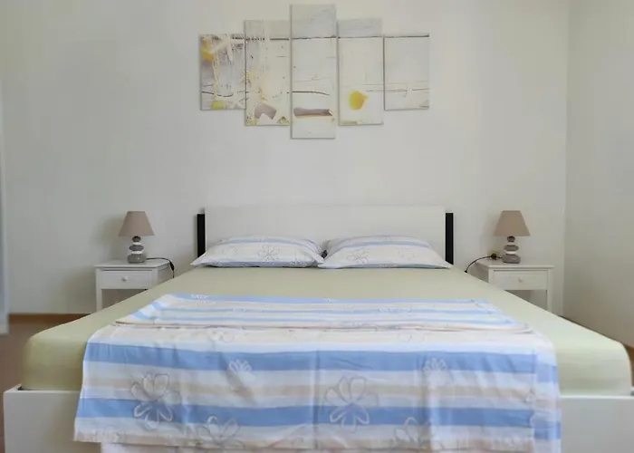 Family-friendly With Swimming Pools Arbanija, Ciovo - 16478 Appartement