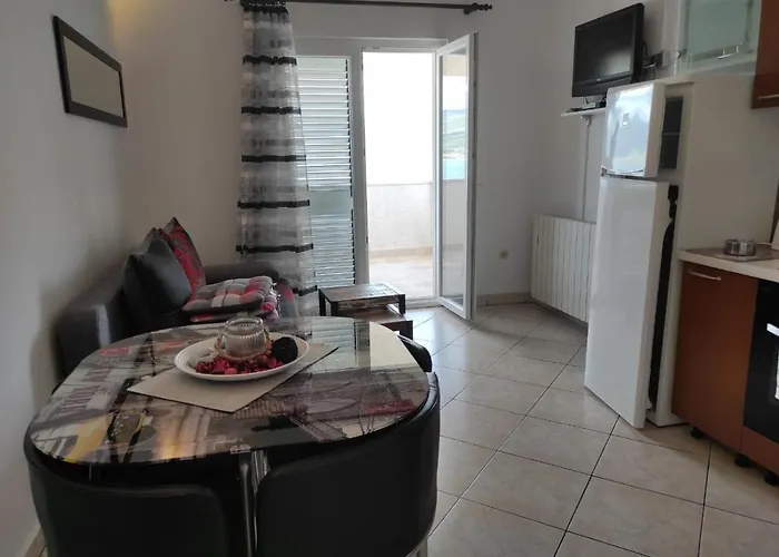 Appartement Family-friendly With Swimming Pools Arbanija, Ciovo - 16478 Trogir